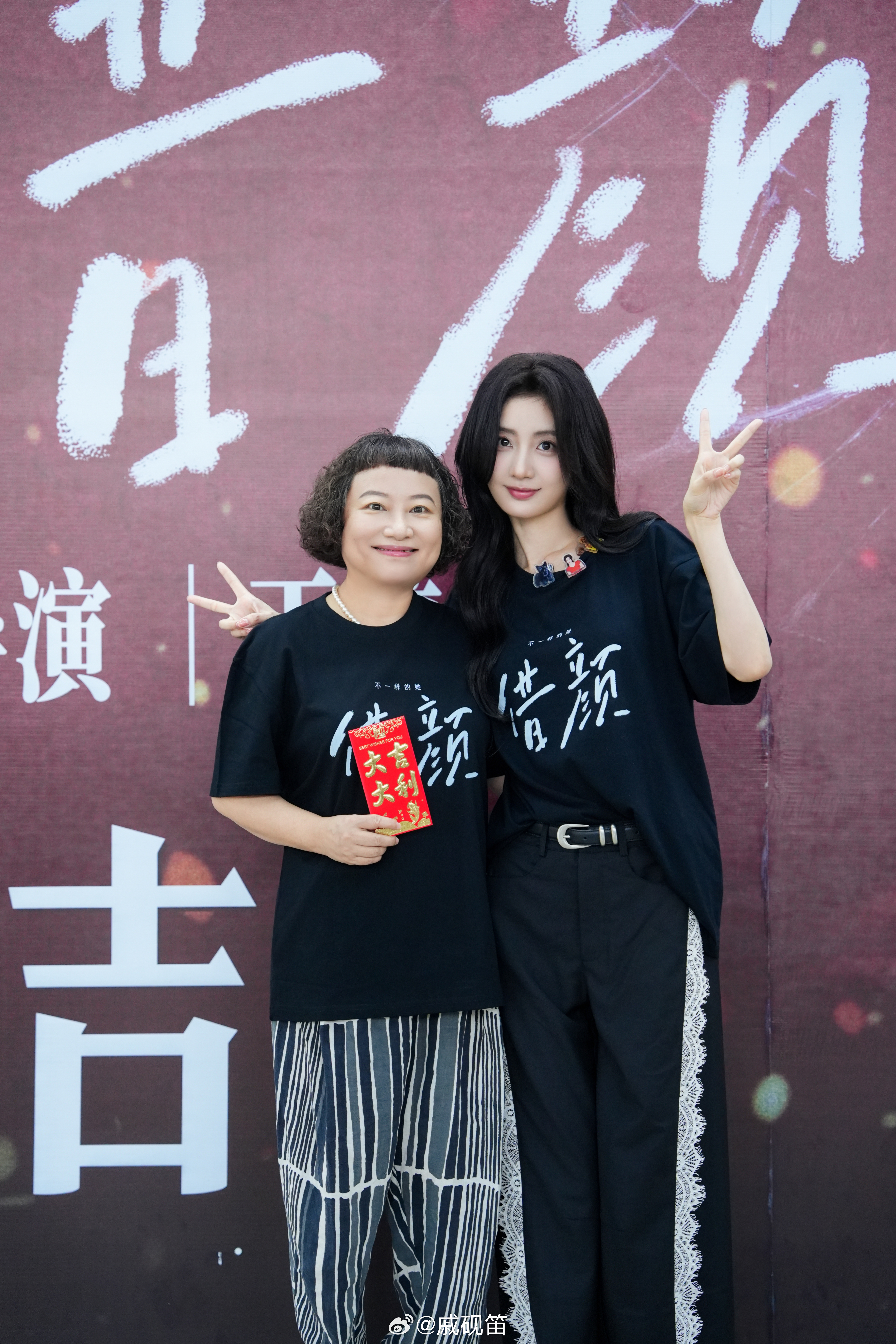 饶雪漫不一样的她之借颜开机 不管是乔小米还是叶小朵，我只想找回真正的自己。不一样