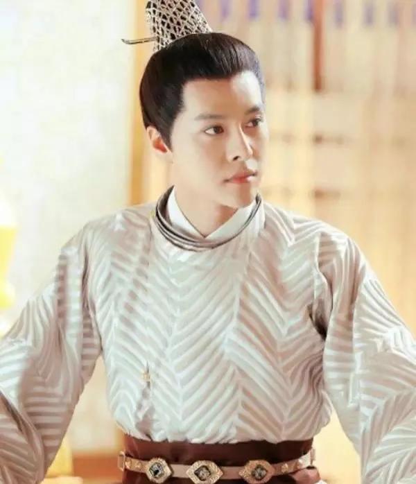 40岁男演员徐海乔，引起热议！

7月23日一大早，40岁的男演员徐海乔突然引发