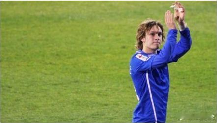 【巴萨官方宣布今夏首笔引援 5年长约签下小白接班人】3月28日， 巴塞罗那官方宣