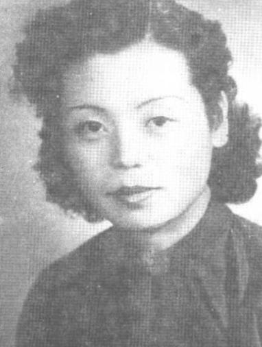 1970 年，陈独秀 58 岁的女儿陈子美身绑 5 个空油桶，带着小儿子偷渡香港
