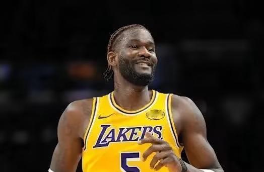 本赛季的马克·威廉姆斯与艾顿终究不是一个档次的！
马克·威廉姆斯，23岁，本赛季