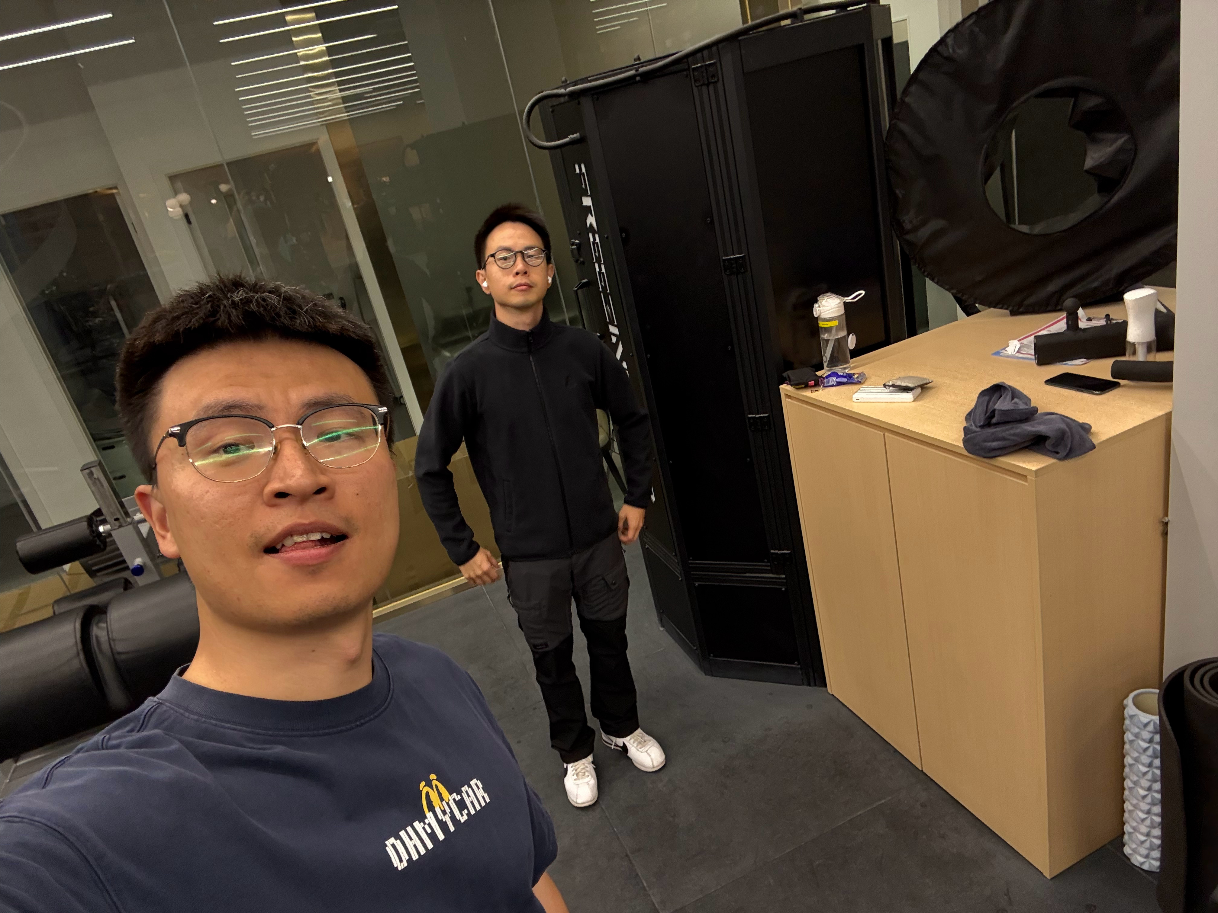 2025.11.21  健身房打卡 第二十八次 今天车展走了 16000 多步，