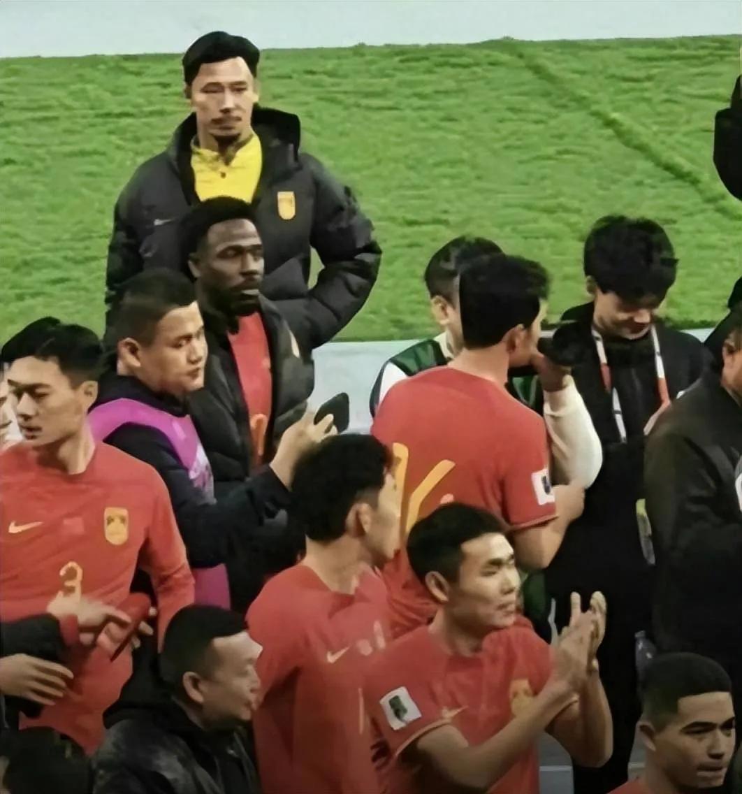 国足4-1大胜，张琳芃脸色严峻，难掩失落之情！
“只要国家队需要，我还是会全力以