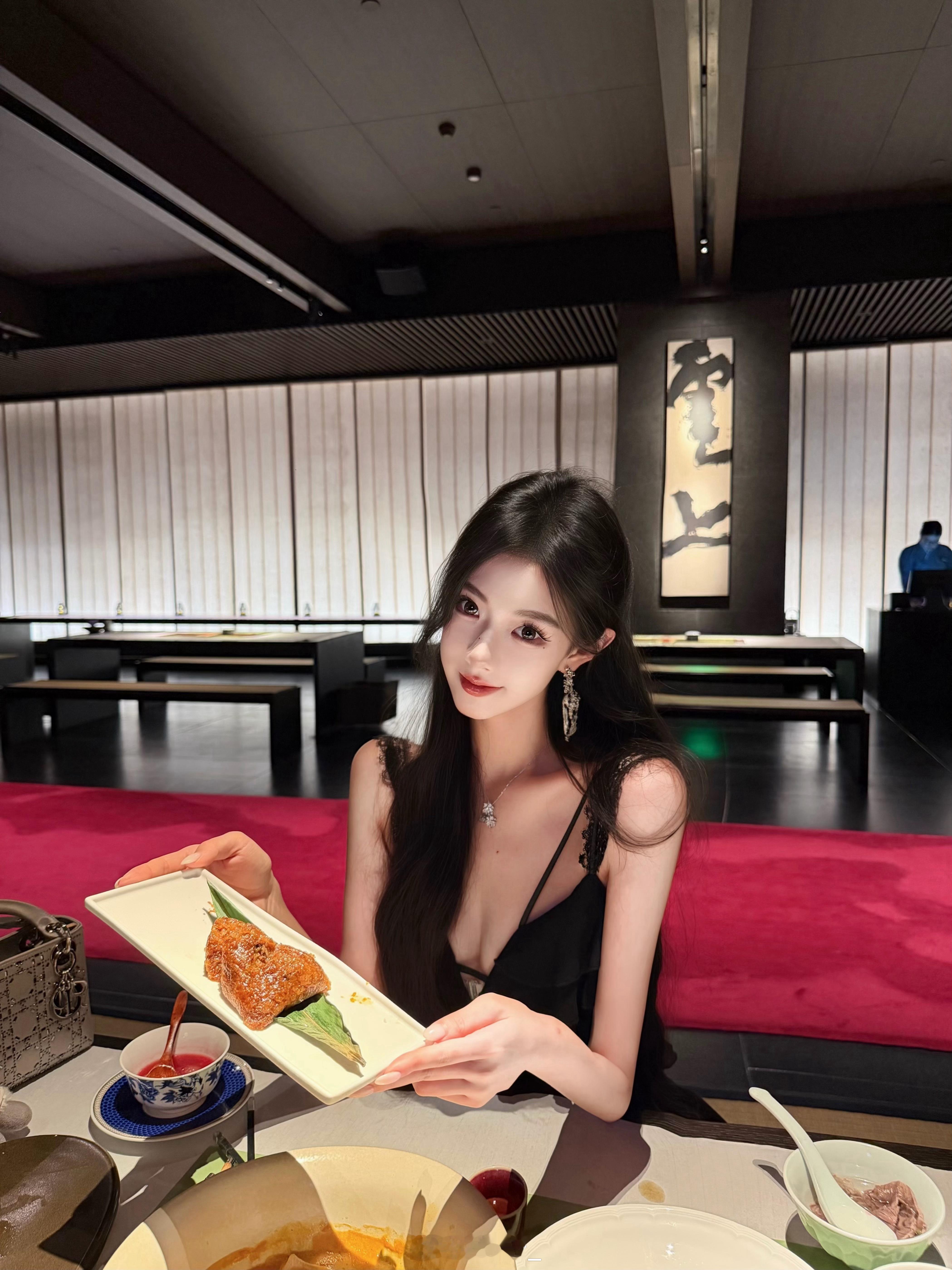 端午安康~每个节日都跟妹妹过！还是喜欢甜粽子捏 