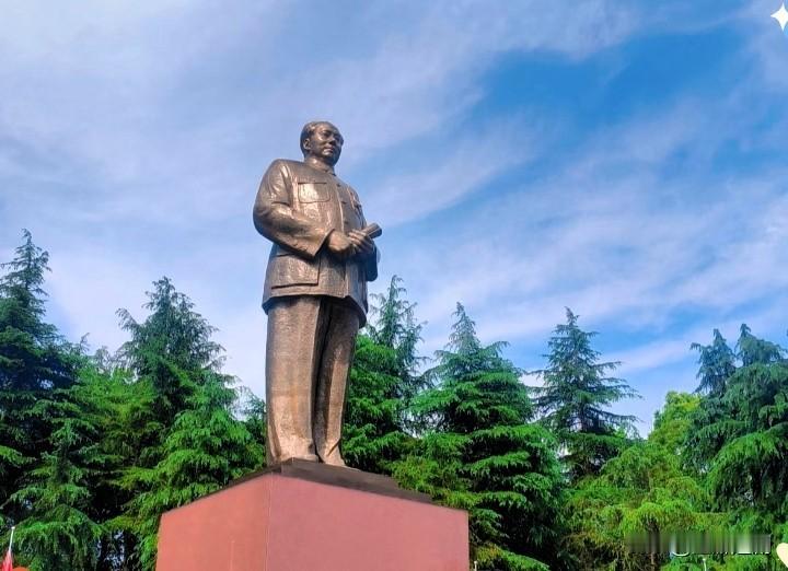 朋友从韶山回来的分享，直接颠覆我对景区的认知！几万人挤在毛主席铜像广场，居然安静