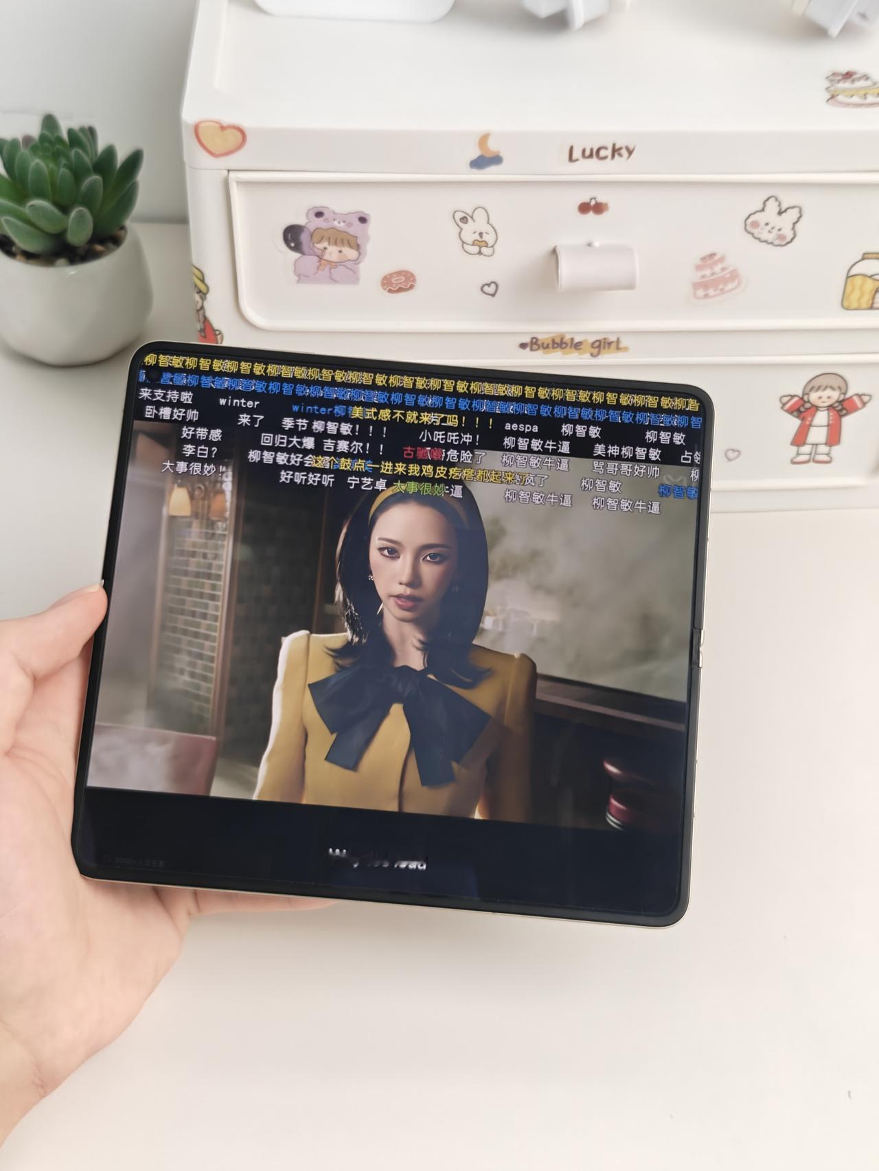 谁还在循环 aespa 新专《Lemonade》！旋律和舞台越听越上头，就连ae
