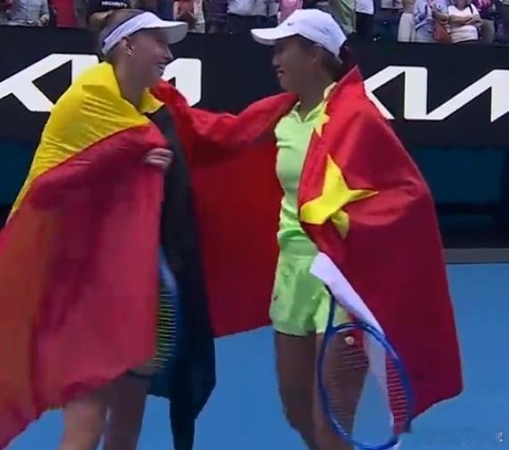 2026澳网女双决赛，4号种子张帅/梅尔滕斯￼以7-6(4) 6-4击败达尼丽娜