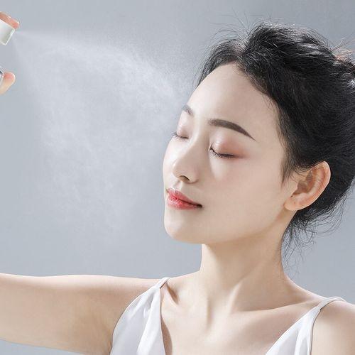 奉劝所有女性，
三伏高温期间，
千万不要长时间去依赖清凉喷雾。
现在市面上的平价