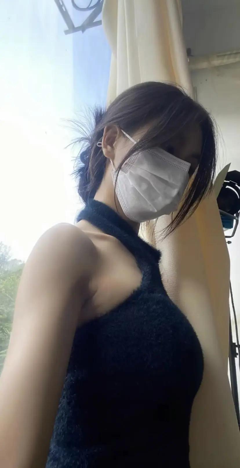 我相信生命的任性 
生命的厚度 
广度如此磅礴 
足以容下一切看似的对立和冲突 