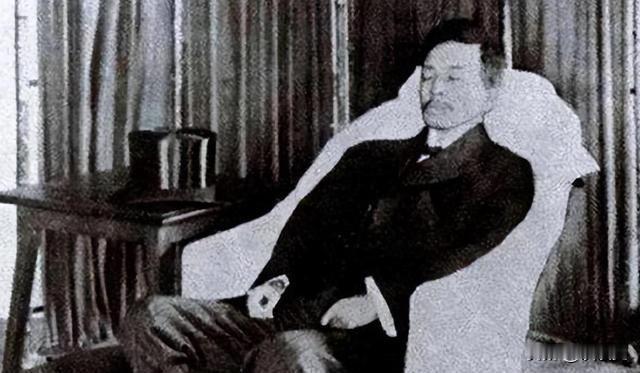 1913年3月20日晚10点40分，上海北站一声枪响，31岁的宋教仁倒在北上的站