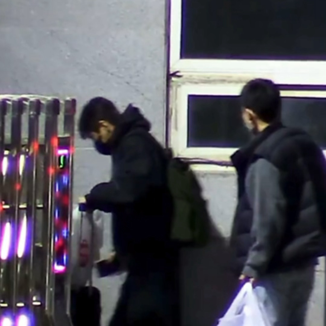 仿佛看到了他俩大学时一起上学的场景🤣 