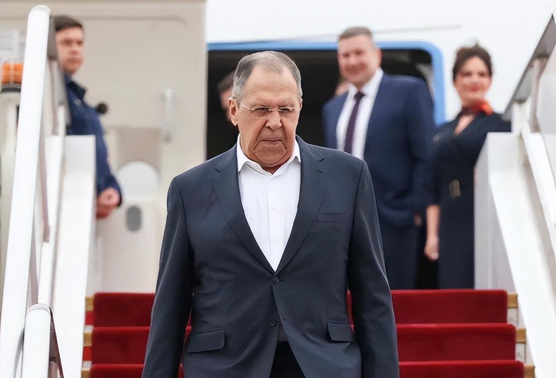 拉夫罗夫为俄罗斯殚精竭虑，此时访华是一场高权重的战略对表。核心就是围绕着普京访华