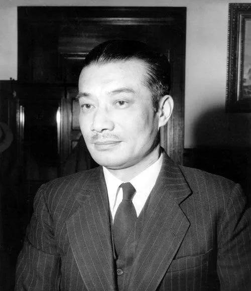 1949年，梅汝璈拒绝南渡，坚定留在北京，1966年，更是遭受到巨大磨难，小将们