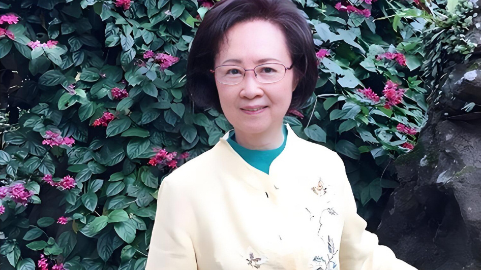 琼瑶离世前晚曾嘱咐儿媳来找自己  据台媒，琼瑶去世前晚还曾与家人共进晚餐，并嘱咐