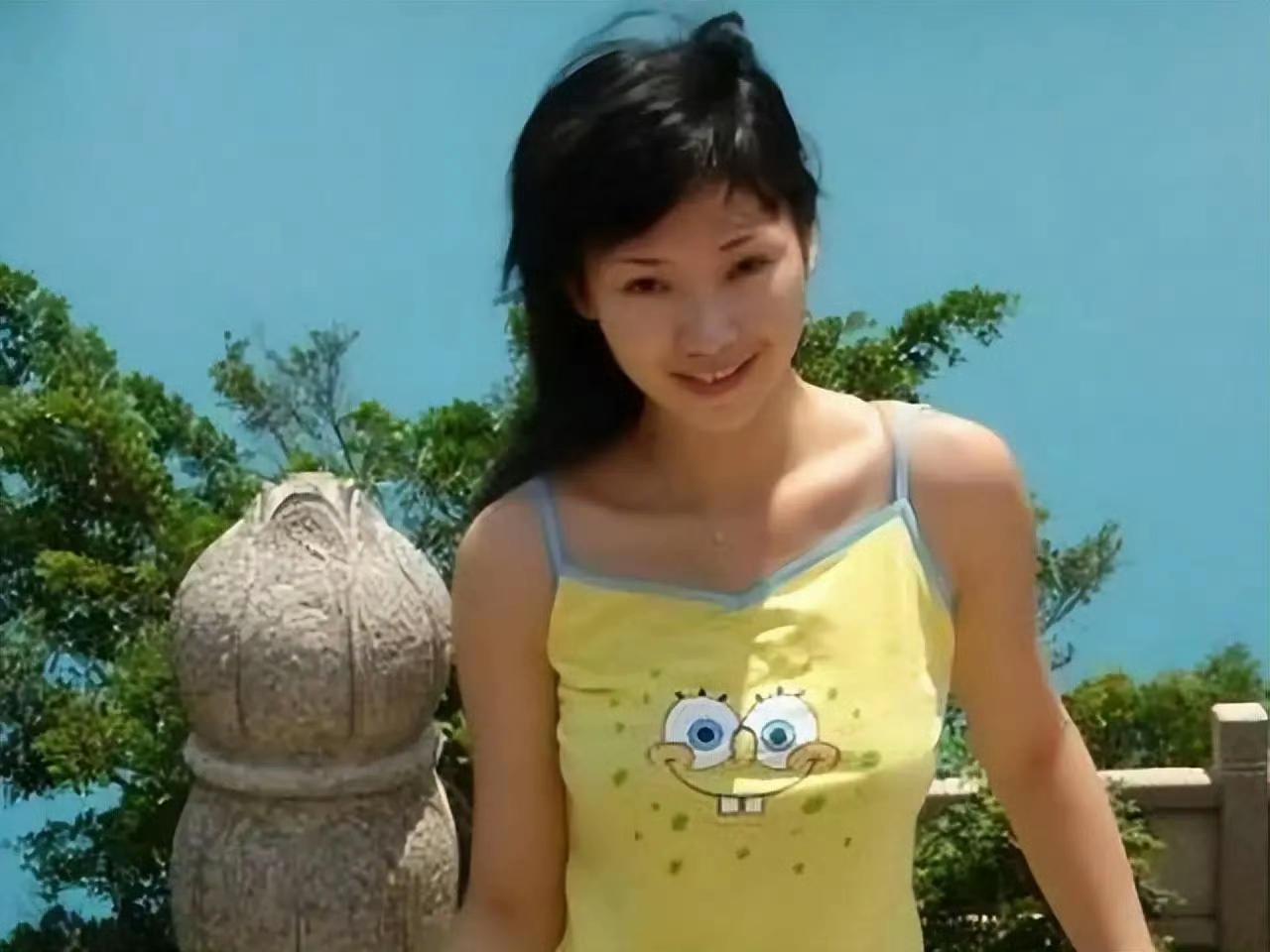 女神早期刚刚出道的照片，真的好青涩啊啊啊！！