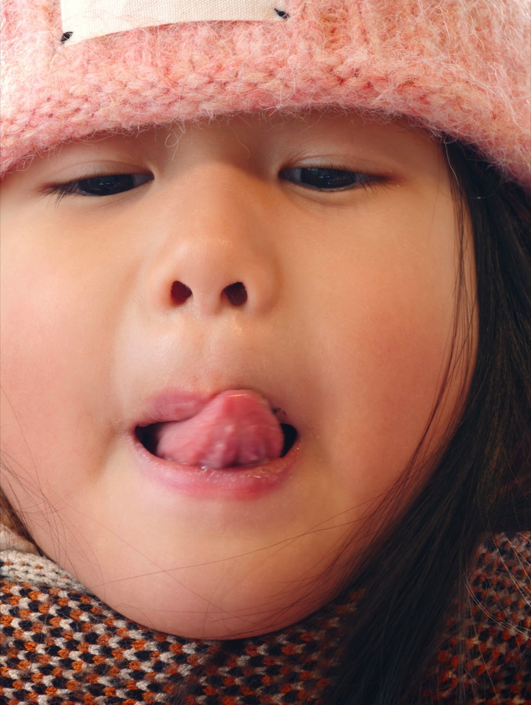 天冷怎么办？妹妹说她有办法，一杯热巧就能打败这个冬天啦！ 