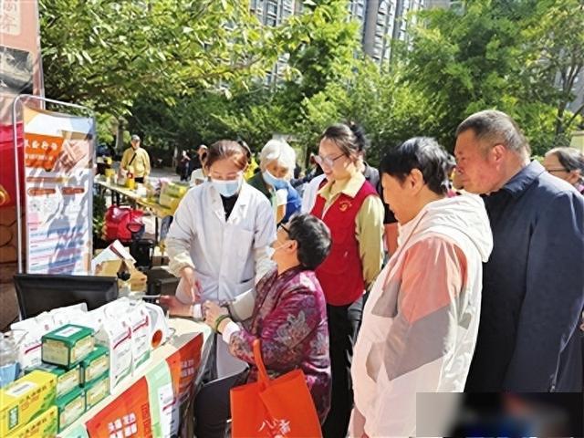 周末公益集市广受居民欢迎