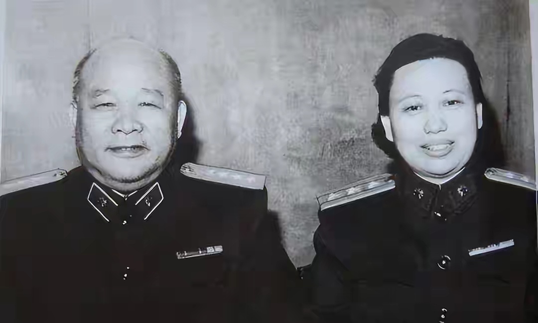 徐海东与周少兰夫妇合影老照片 ​​​