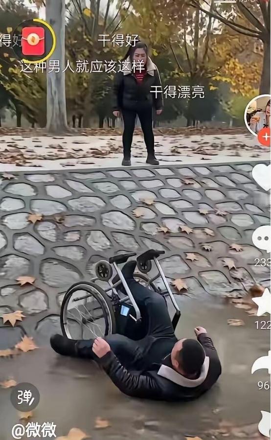 [微风]妻子推着半身不遂的丈夫出去遛弯。丈夫猛地转过身，给了妻子一巴掌，大声吼道