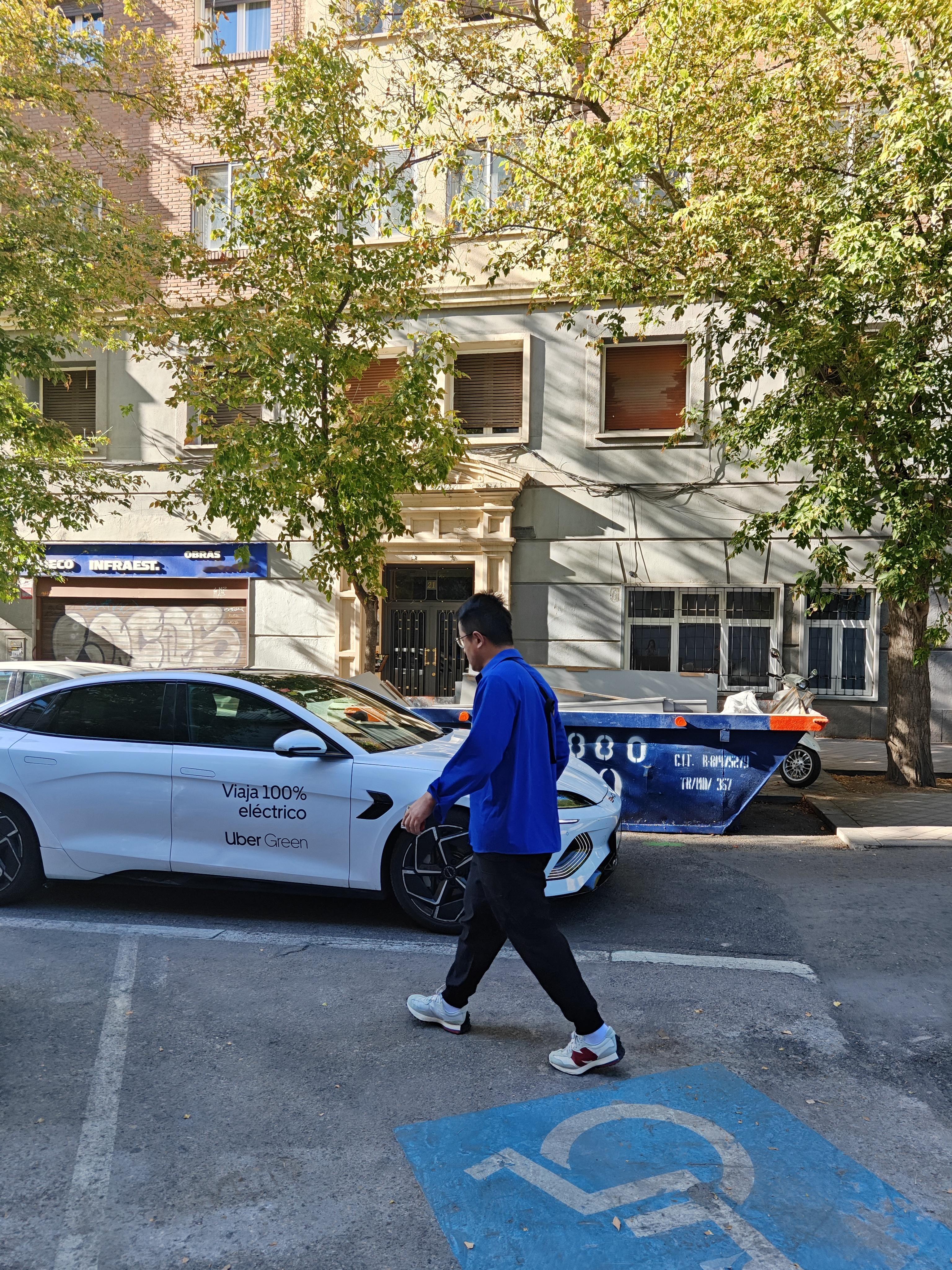 在马德里打到了一辆比亚迪海豹这内饰质感还不错 还是全景天窗感觉比亚迪跟马德里的U