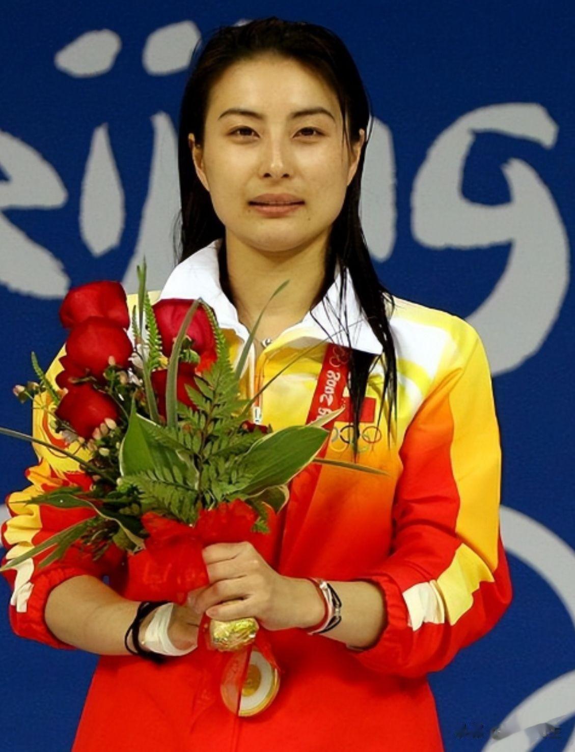 不爱派对、戴五毛钱发圈，“豪门媳妇”才是郭晶晶最不在意的标签
“花香蝶自来”，女