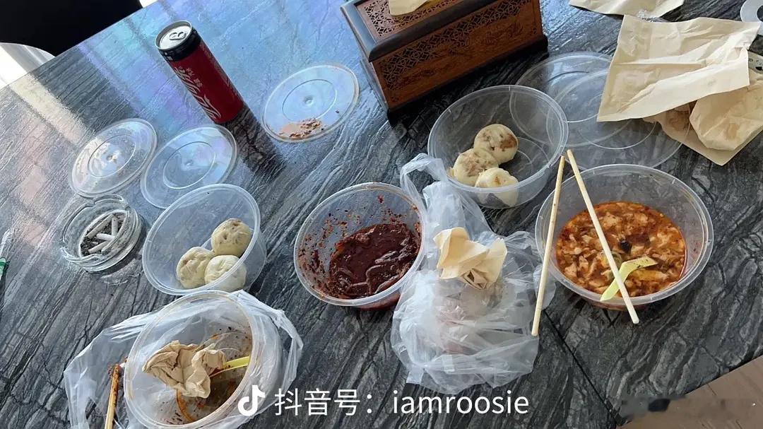 明星以后家具避开大理石，你们知不知道大理石锤了几次了鹿晗关晓彤 iamroosi