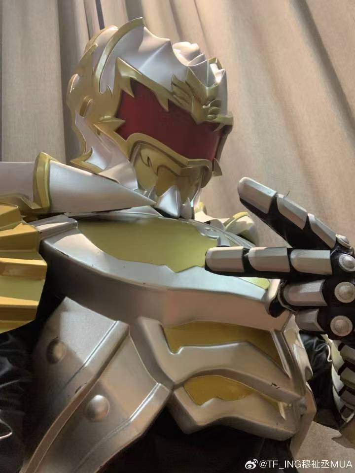 穆祉丞铠甲勇士自拍 ！穆祉丞铠甲勇士试装 穆祉丞铠甲勇士自拍来啦 