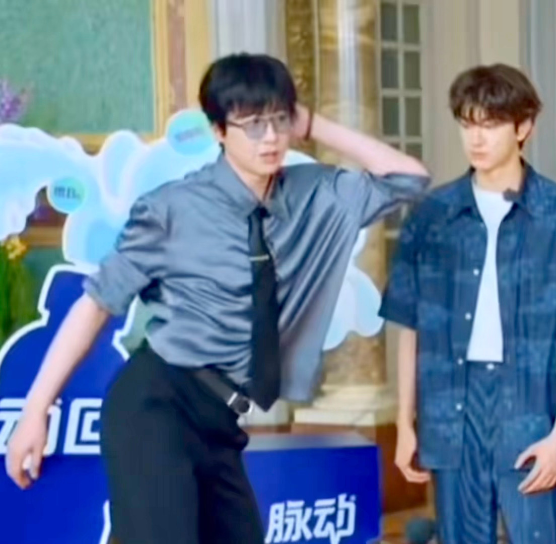 啊啊啊啊啊啊这个刘宇宁一点包袱也没有啊…做个动作也这么有梗🤣🤣🤣刘宇宁顶胯