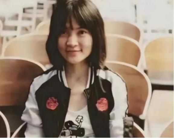 罪有应得！2023年，曾公开威胁“用核武打中国”的武汉大学985女硕士王懿，最终