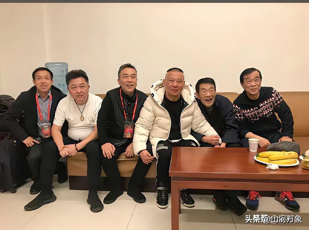 “面和心也和”是相声界的优良传统，大家应该相互抬举、尊重和资源互补，把相声艺术发