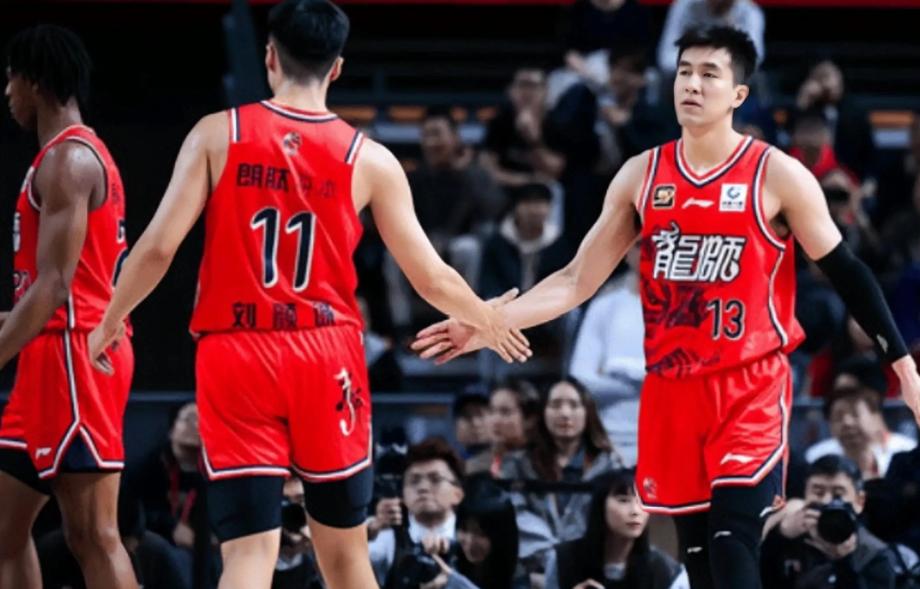 广州队收获满满！

是不是很意外？球队花费两年时间，不光卖掉了整套主力阵容，连替