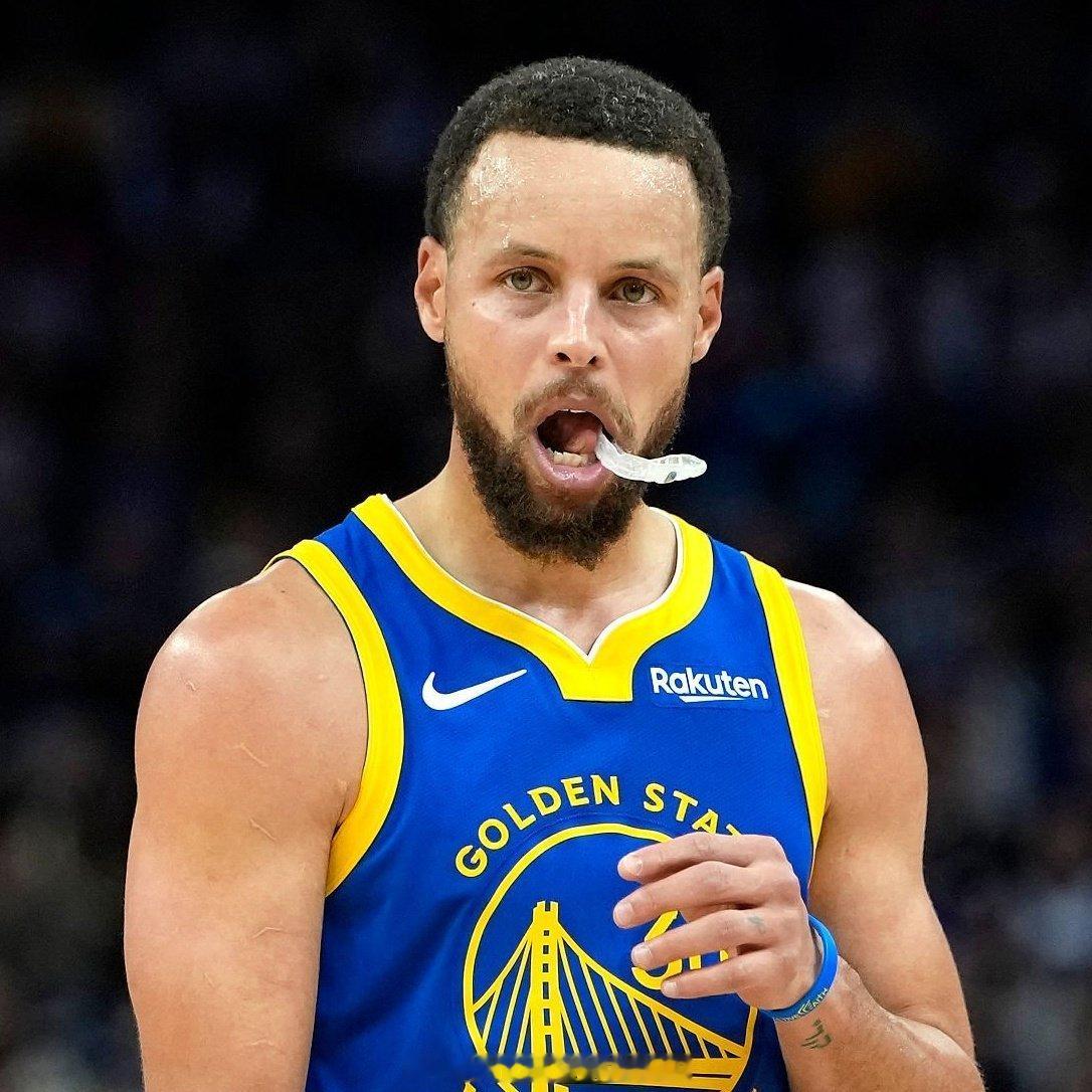 库里缺战湖人  勇士主场迎战湖人，库里因右膝伤病管理缺席比赛！ 