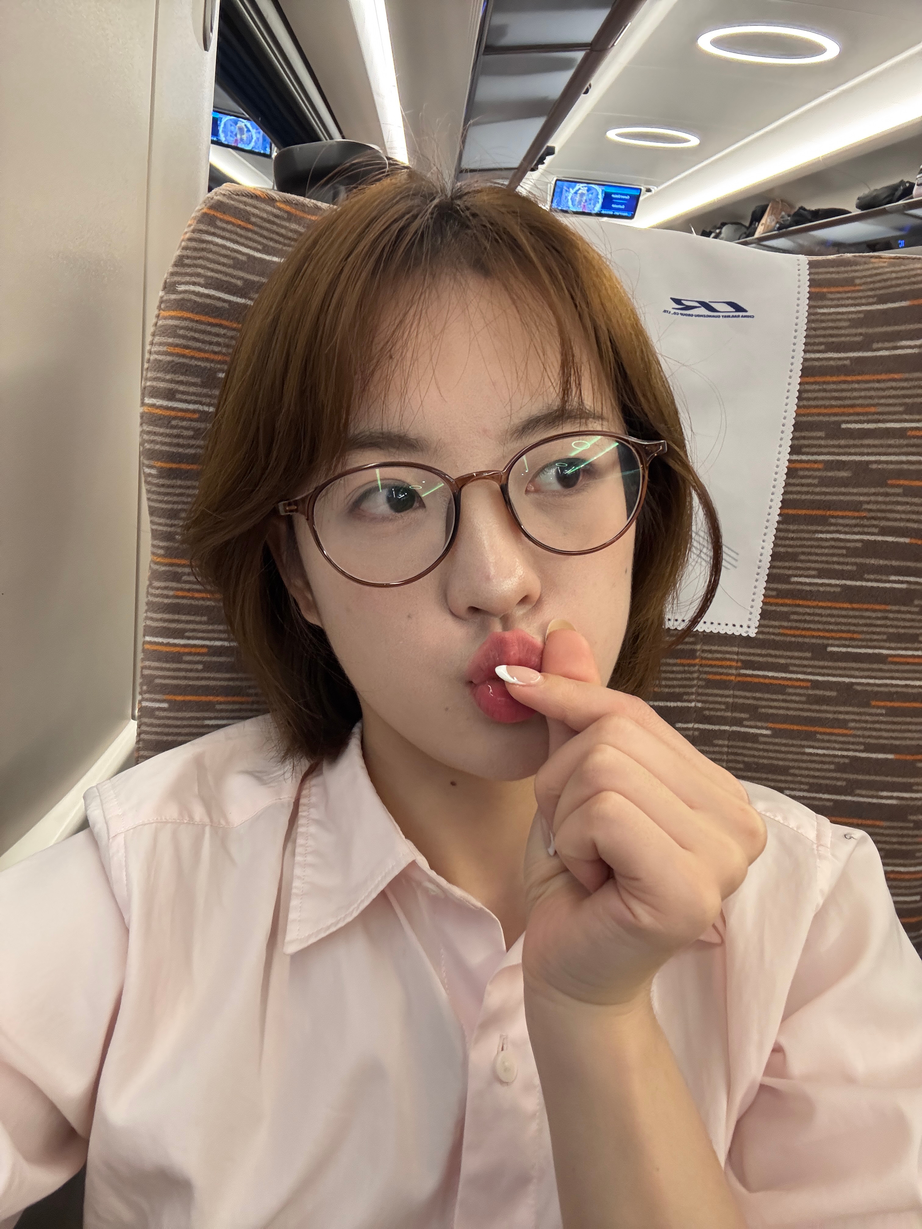 出差结束✔️回武汉啦，明天可以好好休息一下[嘻嘻] ​​​