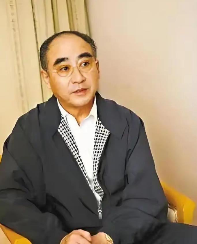 1980年，落魄庄则栋食堂打饭，没想到却被掌勺师傅当众质问，结局看哭无数人。 