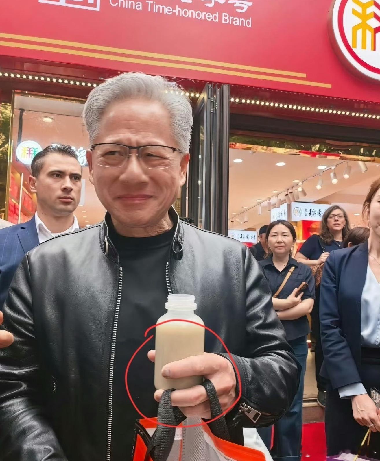 黄仁勋指甲 应该是正常老化或者甲癣？ 