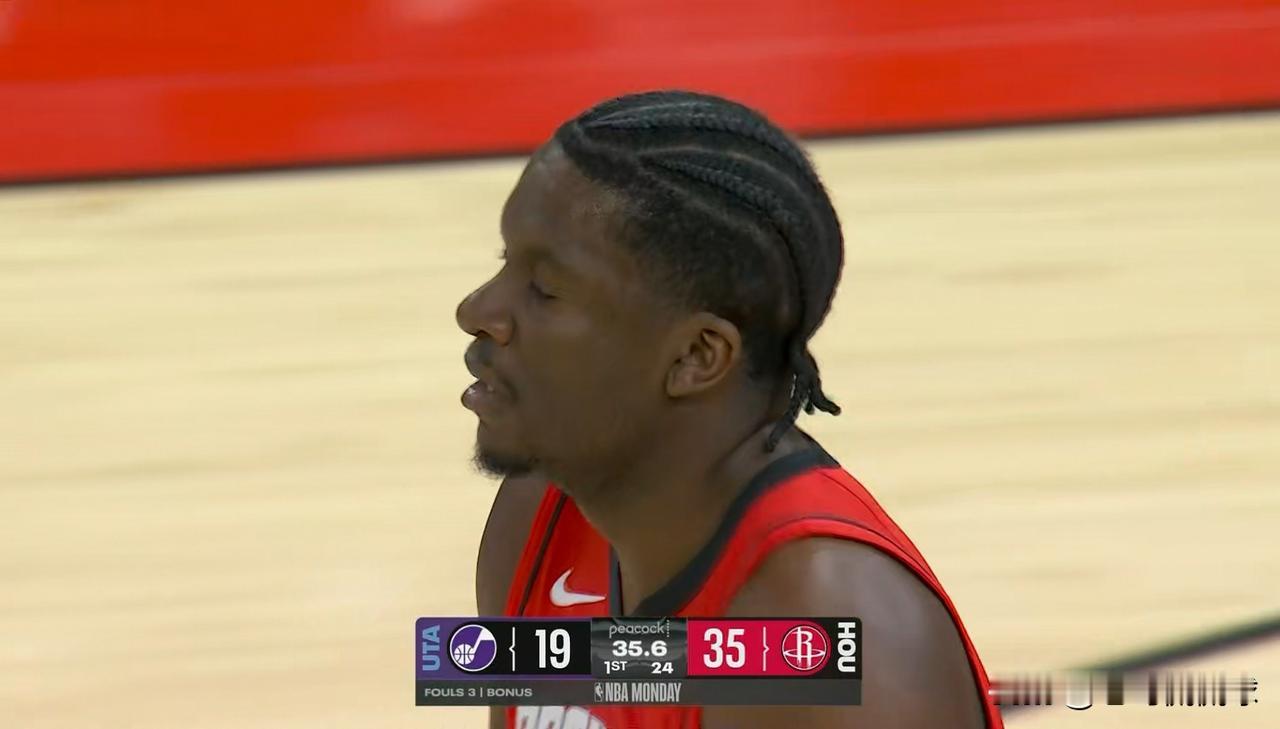 火箭主帅乌度卡真是太不重视卡佩拉了！在今天火箭主场以125：105大胜爵士的比赛