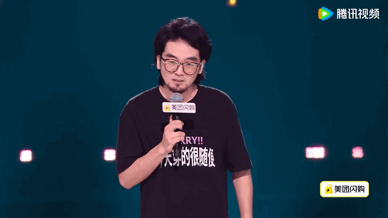 社交时假装玩手机实则没招了脱口秀和Ta的朋友们 谁懂孙书恒的社交窘境？打完招呼躲