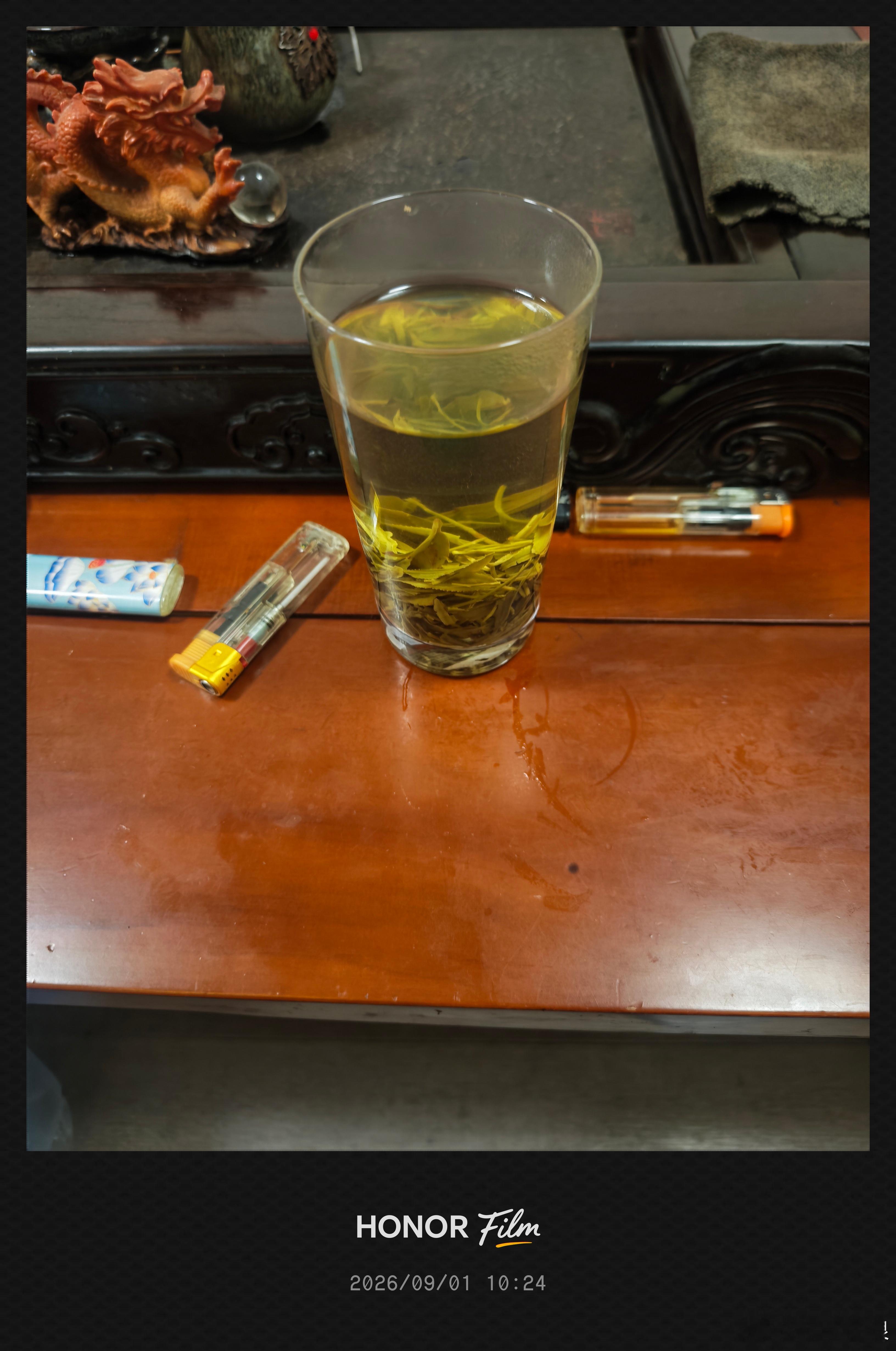 一堆交易员聚在一起也有好处，盘中小休也可以下去喝杯茶聊聊天…… ​​​