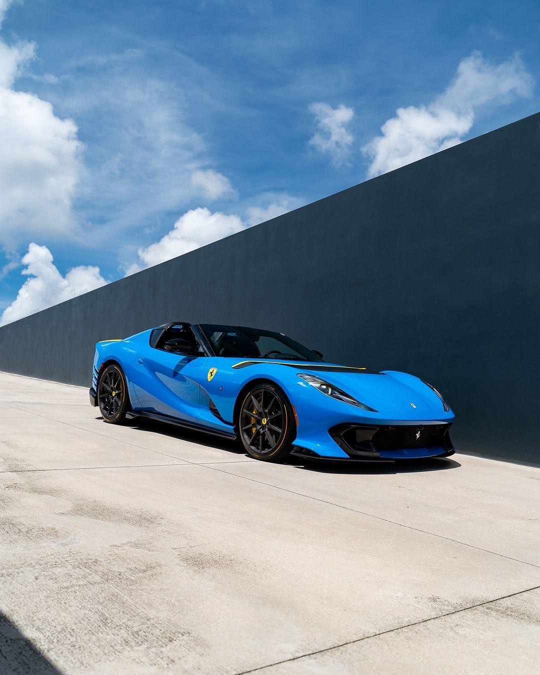 劳德代尔堡 812 Competizione Aperta Azzurro Di