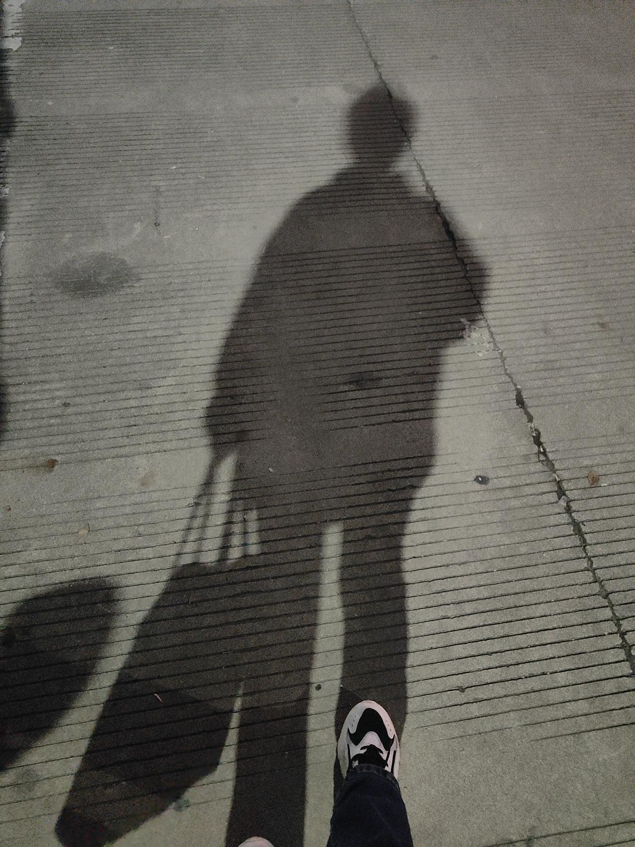 女人的关注点和男人不一样，男人关注的是那十七分钟，而女人关注的却是衣服[捂脸]