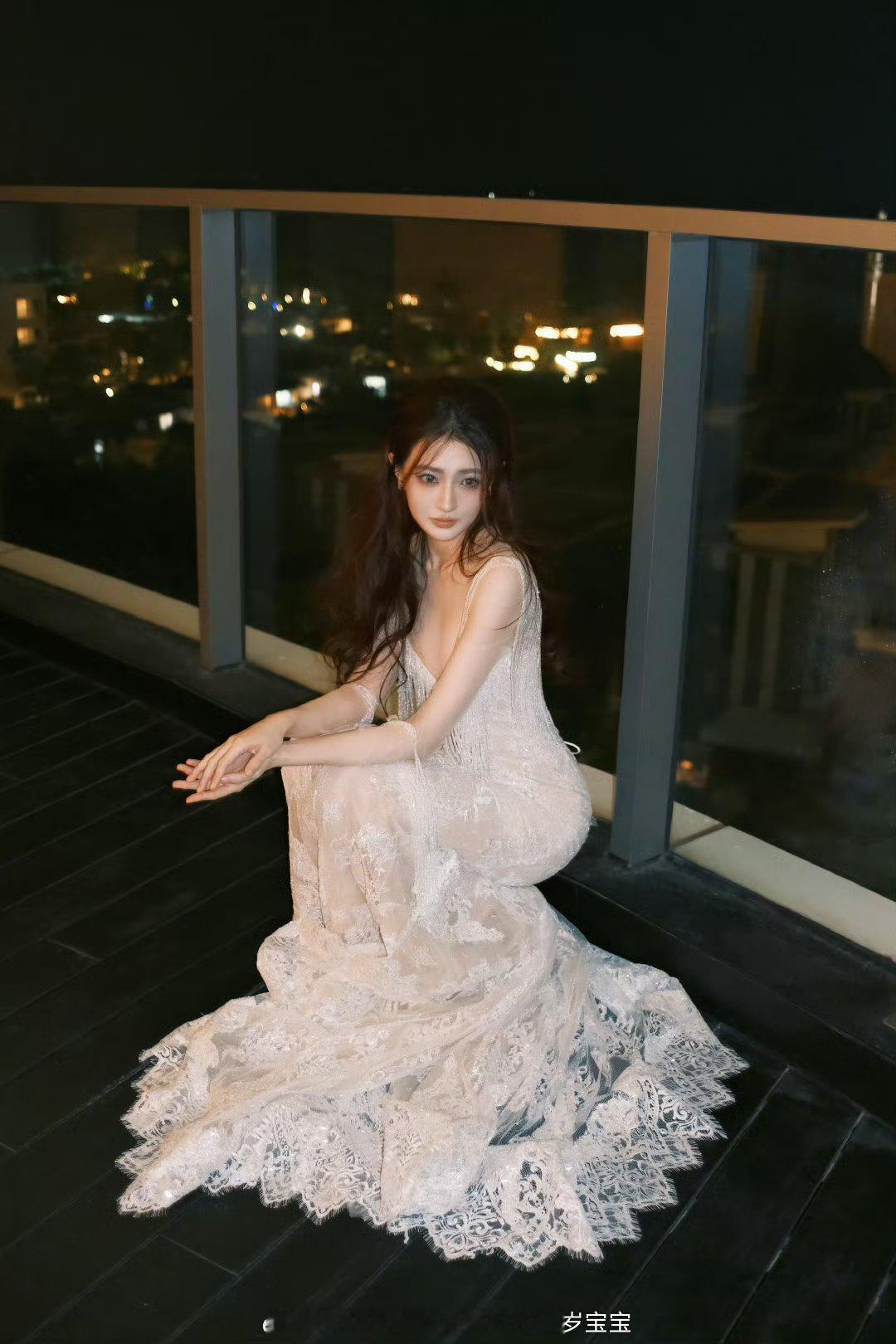 徐璐变美了谁懂啊！她不是“变”美了，是“一直”就这么美啊！不过是现在美得更大方，