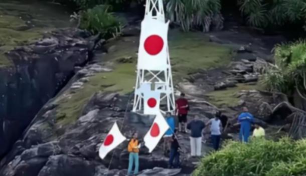 很多人问：“中国为什么不趁着中日冲突，将日本在钓鱼岛上的灯塔给拆掉？”其实不是不