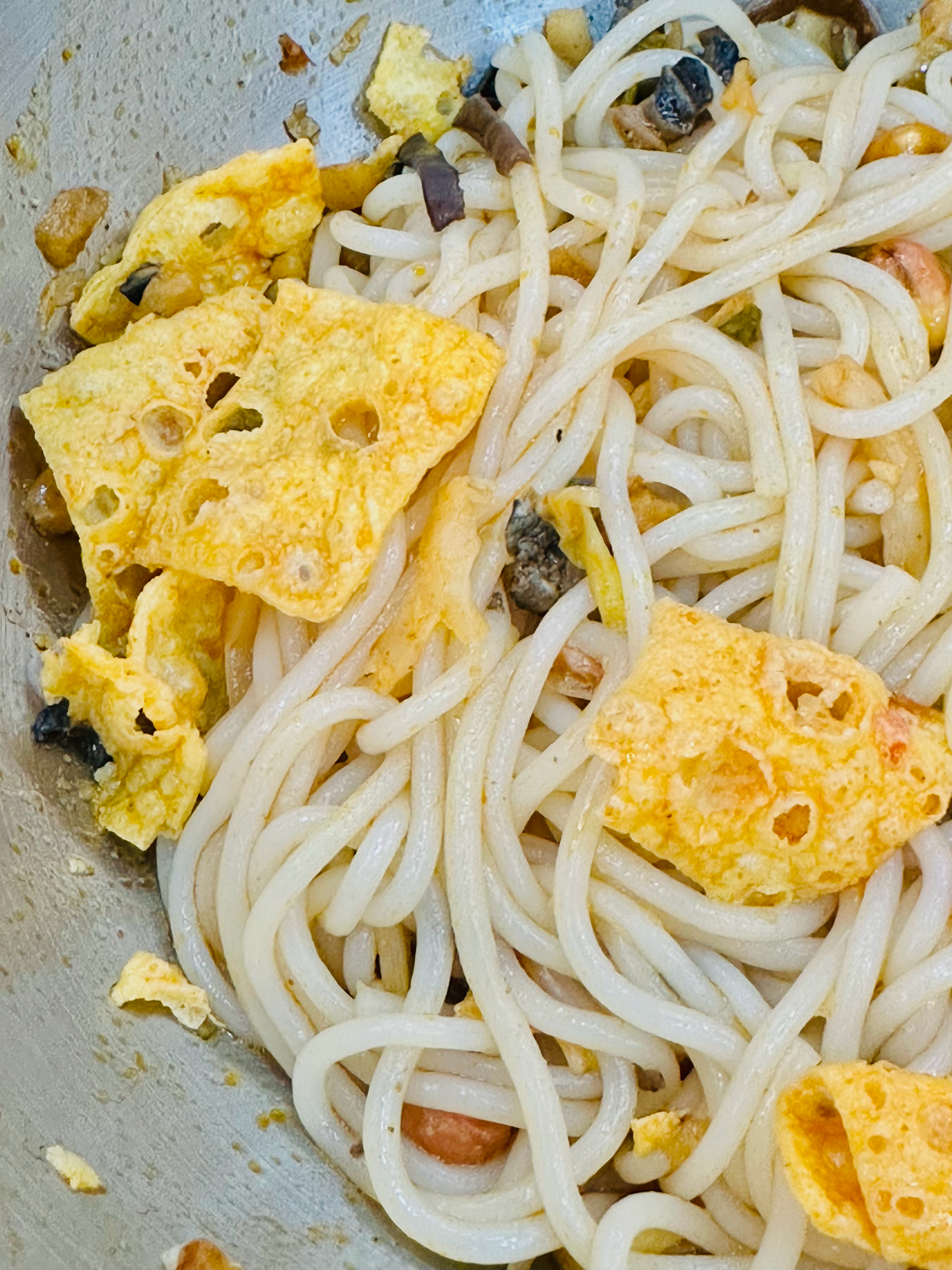 谁懂啊[欢乐熊出没]夏天就爱吃点乱七八糟的！而且老谢做的这个干拌螺蛳粉简直绝了！