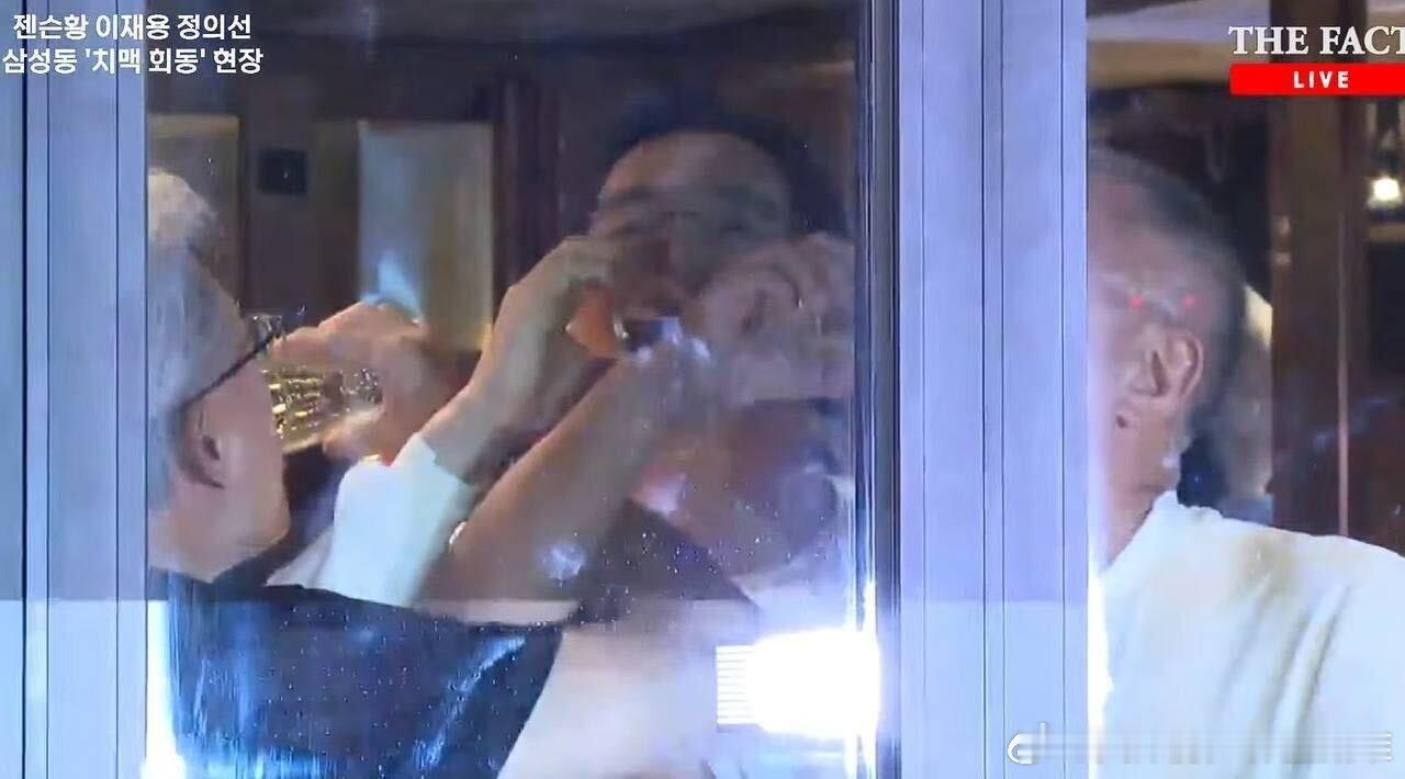 黄仁勋跟三星老板在喝酒 ​​​