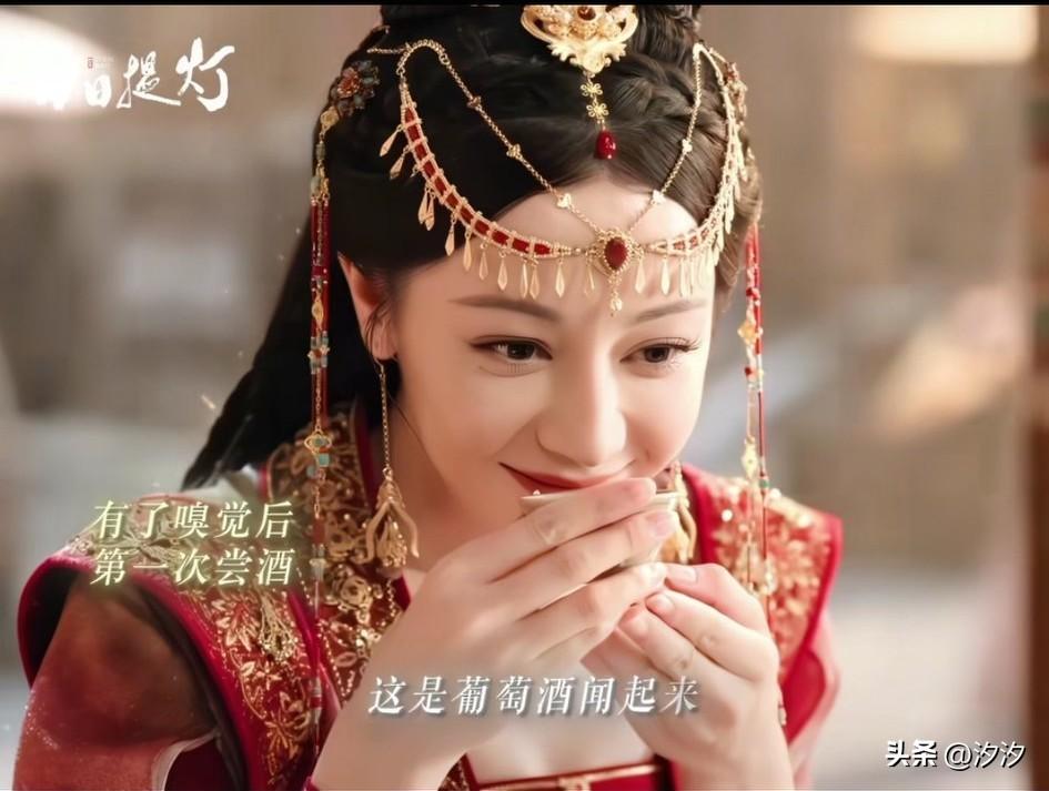 白日提灯这招太好玩了，
女主成为了凡人，
但是没有触感，
第一次看到葡萄酒，
喝