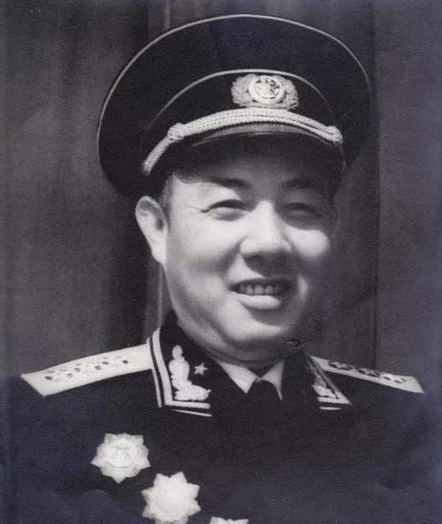 1959年苏振华被迫离婚后独自抚养六个孩子，毛泽东宽慰他：天涯何处无芳草？
19