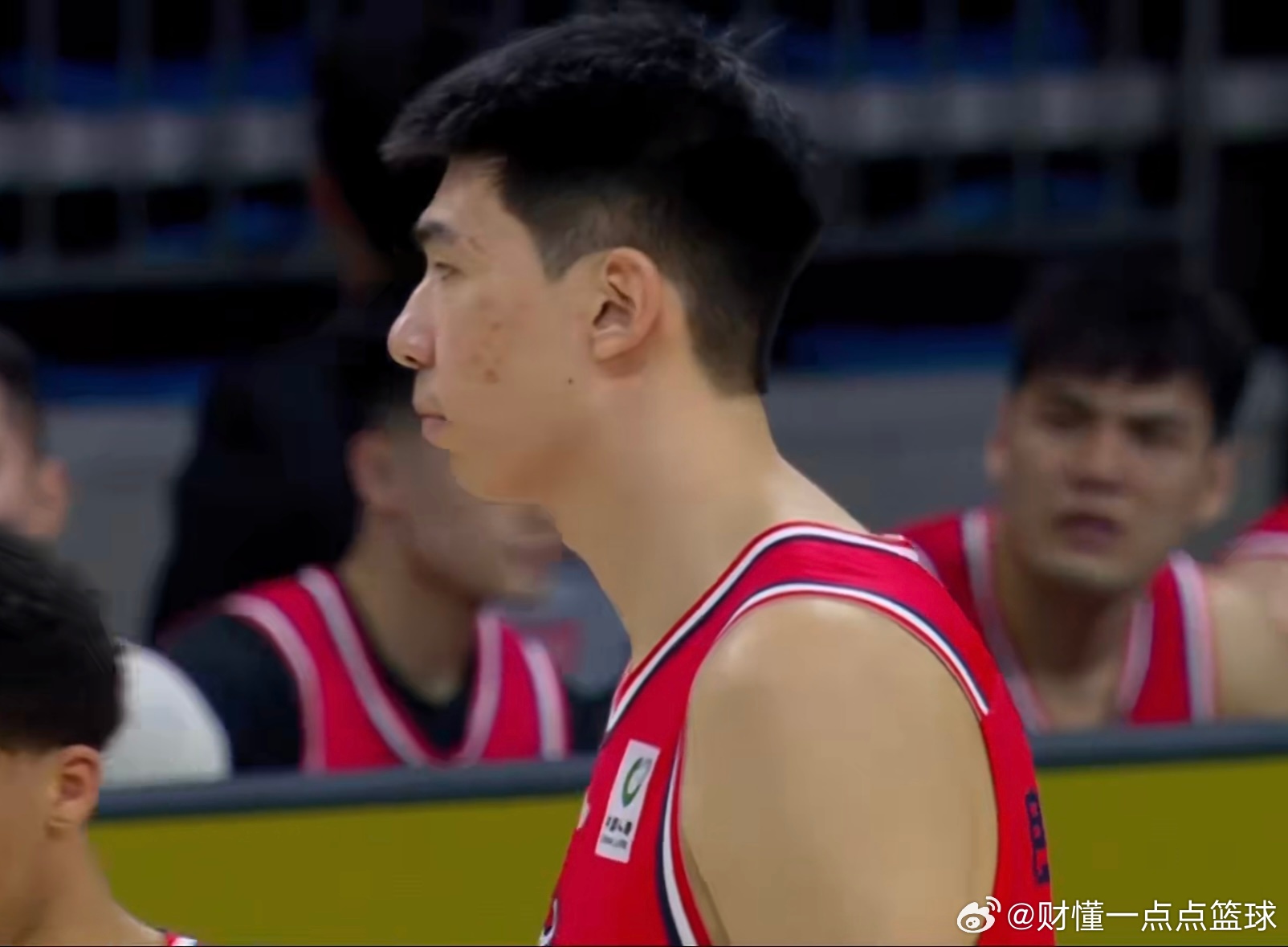 徐昕上半场打辽宁还是发挥可以的，尤其是防守端的作用，他在场上的时间，辽宁队几乎突