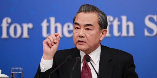 王毅外长73岁还没退休，位居副国级，奔波在外交一线，最新近照让人敬佩，岁月不饶人