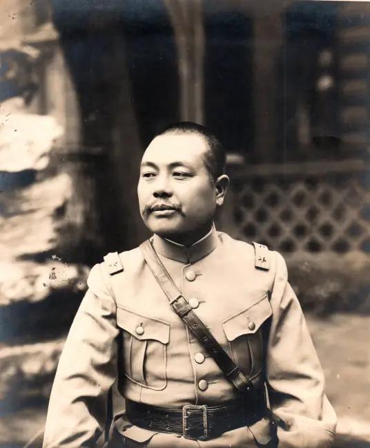 1925年冬天，魏益三带着几门老炮和一小股残兵，匆匆从山西转往西北，他原是郭松龄