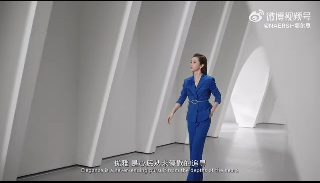李冰冰NAERSI品牌代言人NAERSI都市优雅  在时尚的舞台上，优雅永远是一